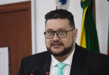 Duda Bueno apresenta pedido para as secretarias de saúde e administração