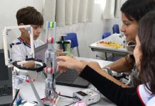Alunos da Escola João Batista da Cruz participam do maior torneio de robótica do mundo