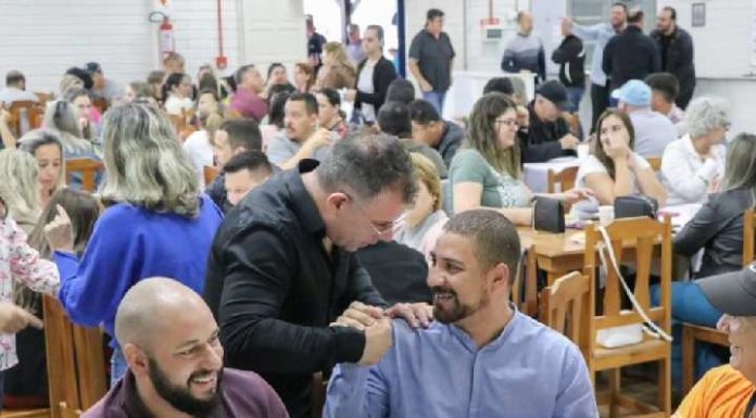 Prefeito de Barra Velha diz que “ainda não cheirou cocaína”, mas que viveu no mundo do crime