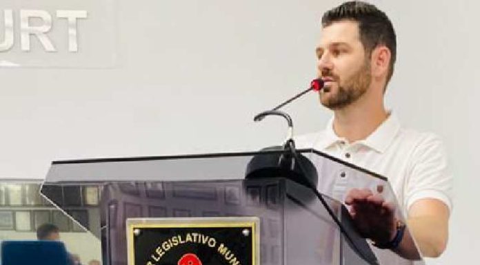 Video que prefeito Douglas fala que ainda não cheirou cocaína repercute na Câmara de Vereadorese