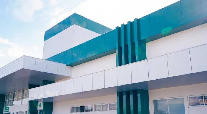 Menina de 3 anos morre após se afogar em piscina em SC