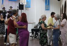 Idosos se divertem na última edição do ano da Tarde da Alegria em Penha