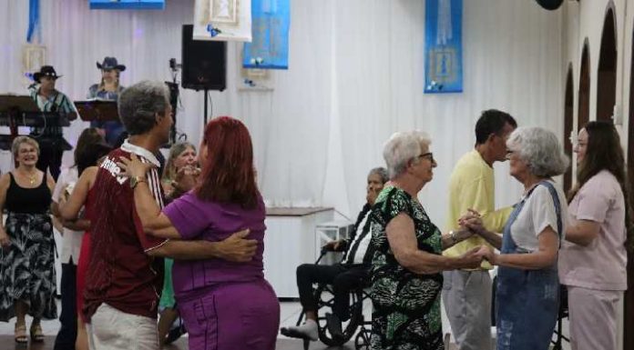 Idosos se divertem na última edição do ano da Tarde da Alegria em Penha