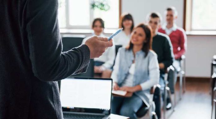 Moradores de Piçarras podem concorrer a bolsas de até 100% na Faculdade Sinergia