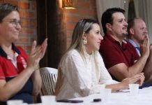 Penha entrega título de regularização fundiária a 23 famílias do Gravatá
