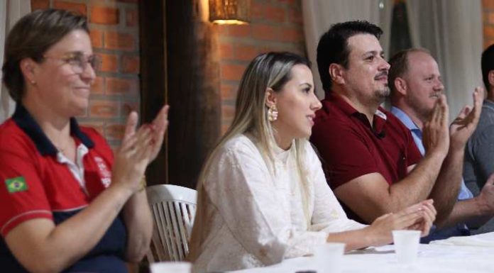Penha entrega título de regularização fundiária a 23 famílias do Gravatá