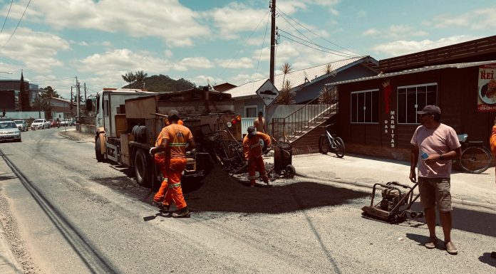 Prefeitura de Penha inicia operação tapa-buracos em ruas da cidade