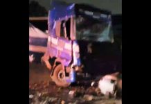 Motorista morre em violento acidente entre carretas em Barra Velha