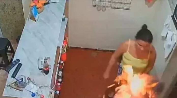 Mulher ateia fogo no marido dentro de bar