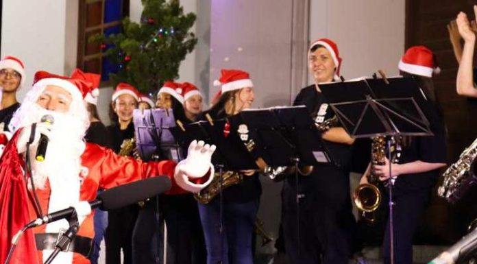 Abertura do Natal de Penha foi um sucesso; programação continua nesta sexta-feira, sábado e domingo na Praça do Skate, na Armação
