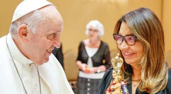 Em decisão histórica, Vaticano autoriza bênção para casais do mesmo sexo