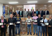 Câmara de Vereadores de Balneário Piçarras homenageia entidades e personalidades em Sessão Solene