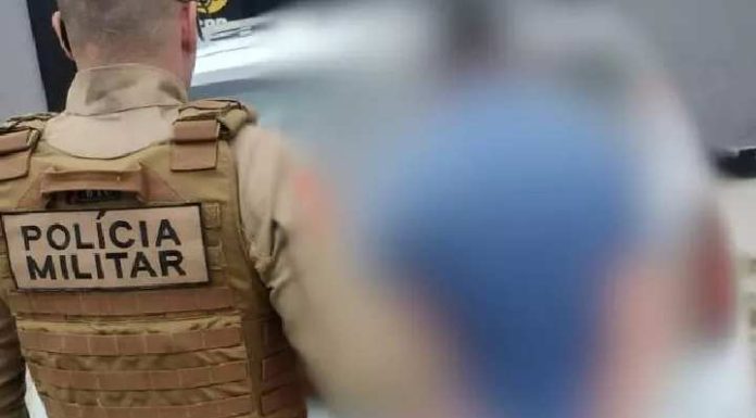 Com suspeita de traição, marido obriga mulher a fazer sexo na frente da mãe, em SC