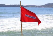 Bombeiros Militares e Prefeitura de Penha alertam banhistas sobre riscos de afogamento