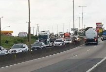 Filas de aproximadamente 60 quilômetros na BR-101 com a chegada de turistas para o reveillon
