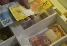 Salário mínimo de R$ 1.412 entra em vigor nesta segunda-feira