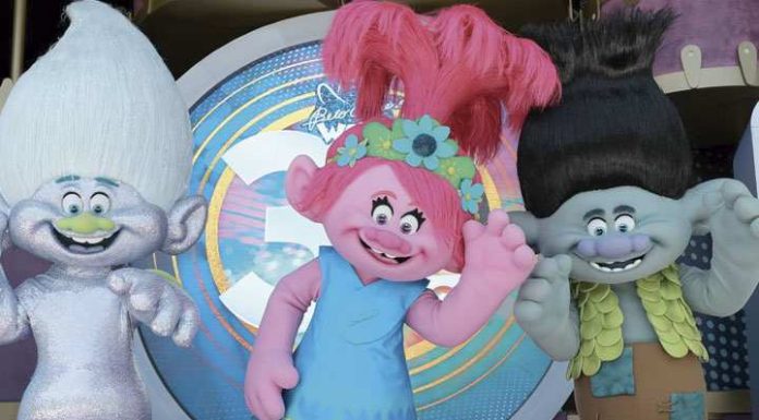 Beto Carrero World comemora 32 anos com novo show dos Trolls