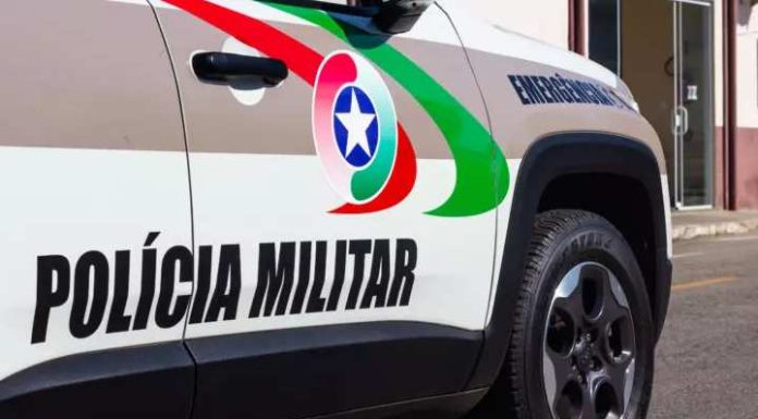 Padrasto é preso por filmar menina de 15 anos no banho em Jaraguá do Sul