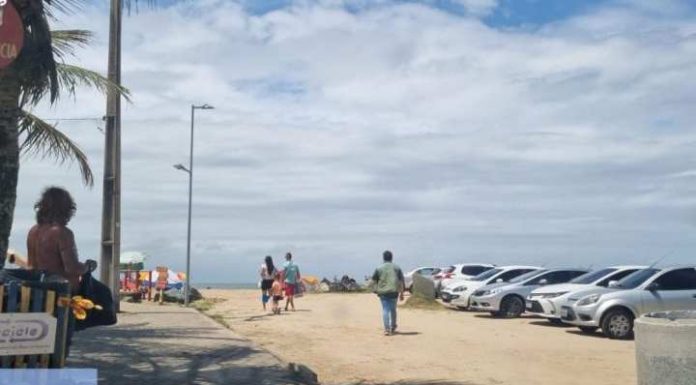Prefeitura de Barra Velha vai identificar e multar motoristas que estacionam na areia da praia