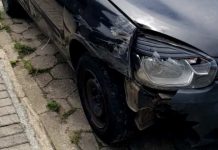 Motorista acerta dois carros parados em frente ao PA de Piçarras