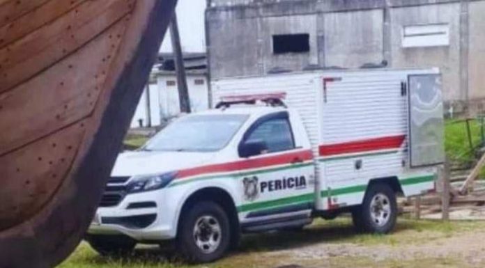 Corpo de homem aparece boiando no Rio Itajaí Açu nesta segunda-feira
