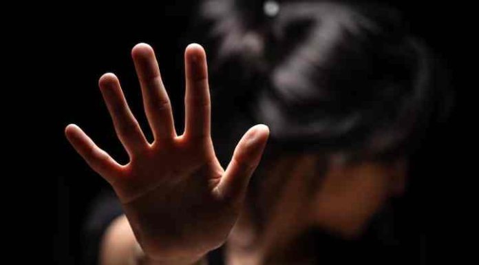Homem tenta estuprar a própria mãe e acaba preso em SC