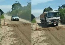 Moradores do interior de Piçarras improvisam lombadas para reduzir velocidade de caminhões