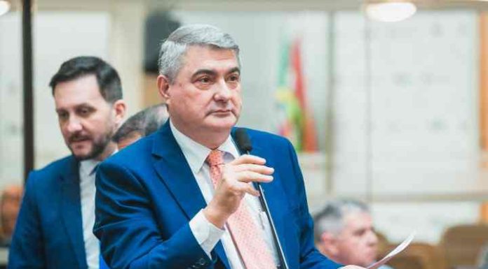 Governador Antídio Lunelli (MDB) poderá assumir a Secretaria da Casa Civil