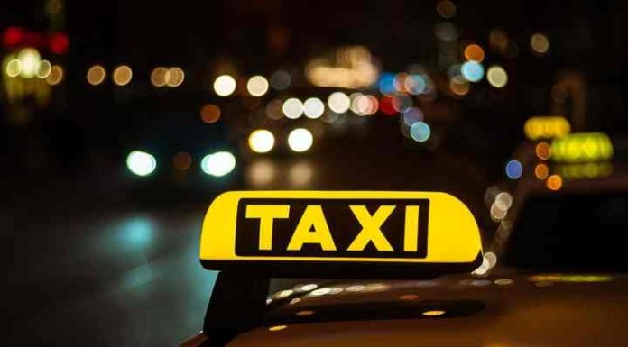 Ladrões assaltam taxista e um menor é detido pelo crime em Barra Velha