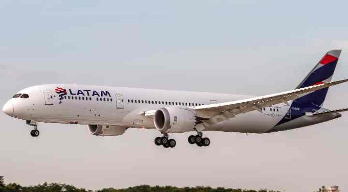 LATAM terá mais de 30 voos extras e prevê aumento de 17% em pousos em Santa Catarina durante Carnaval 2024