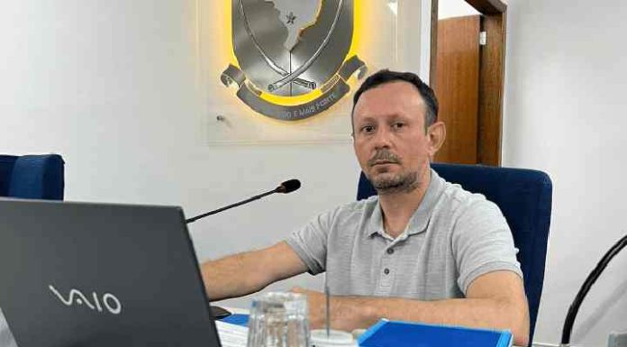 Tainha deixa o cargo de prefeito em Barra Velha e presidente da Câmara assume
