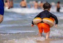Bandeira Azul que nada! Trecho da Praia de Balneário Piçarras está impróprio para banho de mar