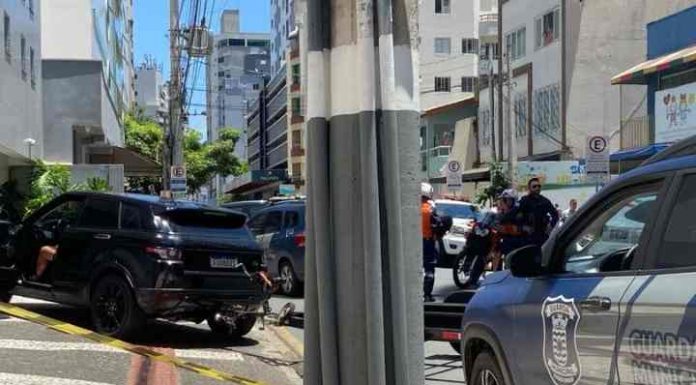 Homem de 37 anos é morto a tiros dentro de carro na rua 901, em BC