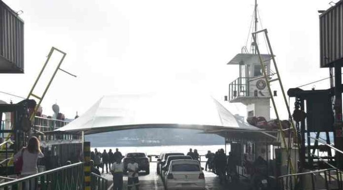 Agora é lei: ferry boat é obrigado a aceitar pix e cartão