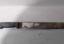 Homem leva golpe de facão na cabeça durante discussão em bar