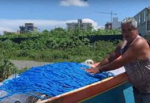 Após incêndio criminoso, pescadores de Penha reconstroem embarcações e voltam ao mar