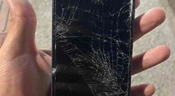Padrasto tem ataque de fúria e atira celular na cabeça da enteada
