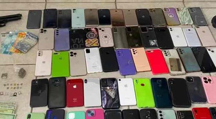 Dupla do Pará é presa com 61 celulares roubados no Carnaval de Florianópolis