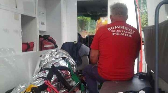 Pai e filho resgatados após arrastamento na praia da Saudade em Penha