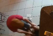 Andarilho leva uma surra de comerciante de Piçarras