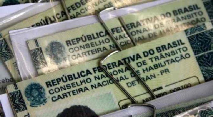 Motoristas com 50 anos ou mais poderão ter desconto na renovação da CNH