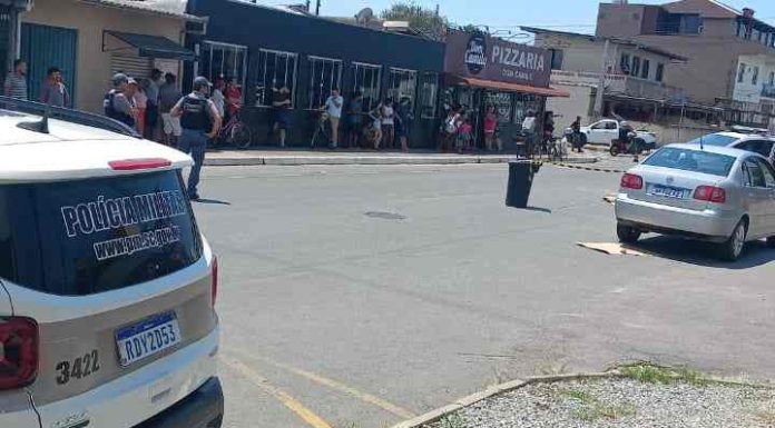 Criança de bicicleta morre ao ser atropelada por caminhão em Itajaí