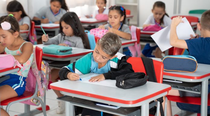 Em Penha, 6 mil alunos voltam às aulas sem uniforme de verão