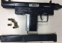 Mulher é flagrada com submetralhadora na BR-101 em Barra Velha