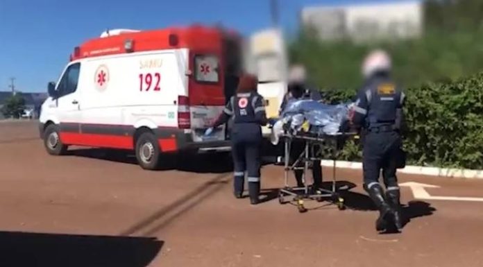 Mulher vai ao motel com marido e entra em surto