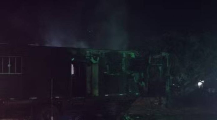 Criança de 1 ano morre durante incêndio em trailer de circo em SC