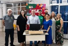 Escola Educar, vencedora do projeto Óleo Solidário, recebe computador doado pela Conasa Águas de Itapema e parceiros
