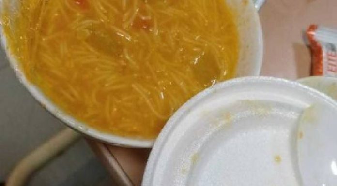 Mãe encontra larva na sopa servida pelo Hospital Pequeno Anjo