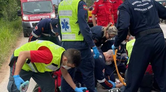 Ciclista morre atropelada por caminhão na Rodovia Jorge Lacerca em Itajaí