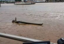 Ferry boat fica à deriva em travessia entre Itajaí e Navegantes